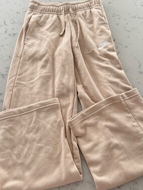 Nike women Beige Fleece Sweatpants